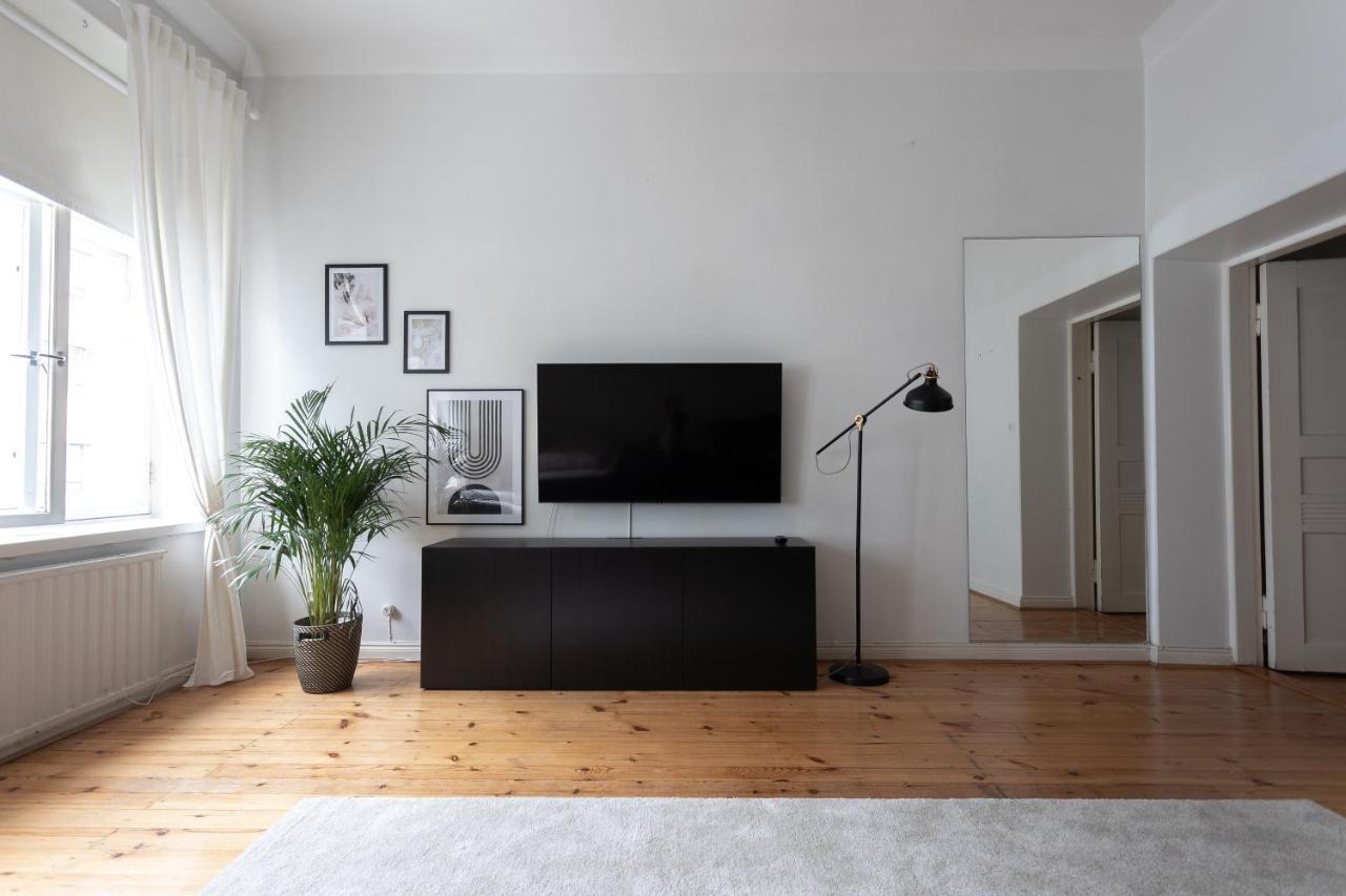Idyllinen Valoisa Huoneisto Ullanlinnassa. 赫尔辛基 外观 照片